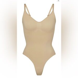 🤎New without tag Skims Seamless Sculpt Thong Beige Bodysuit🤎